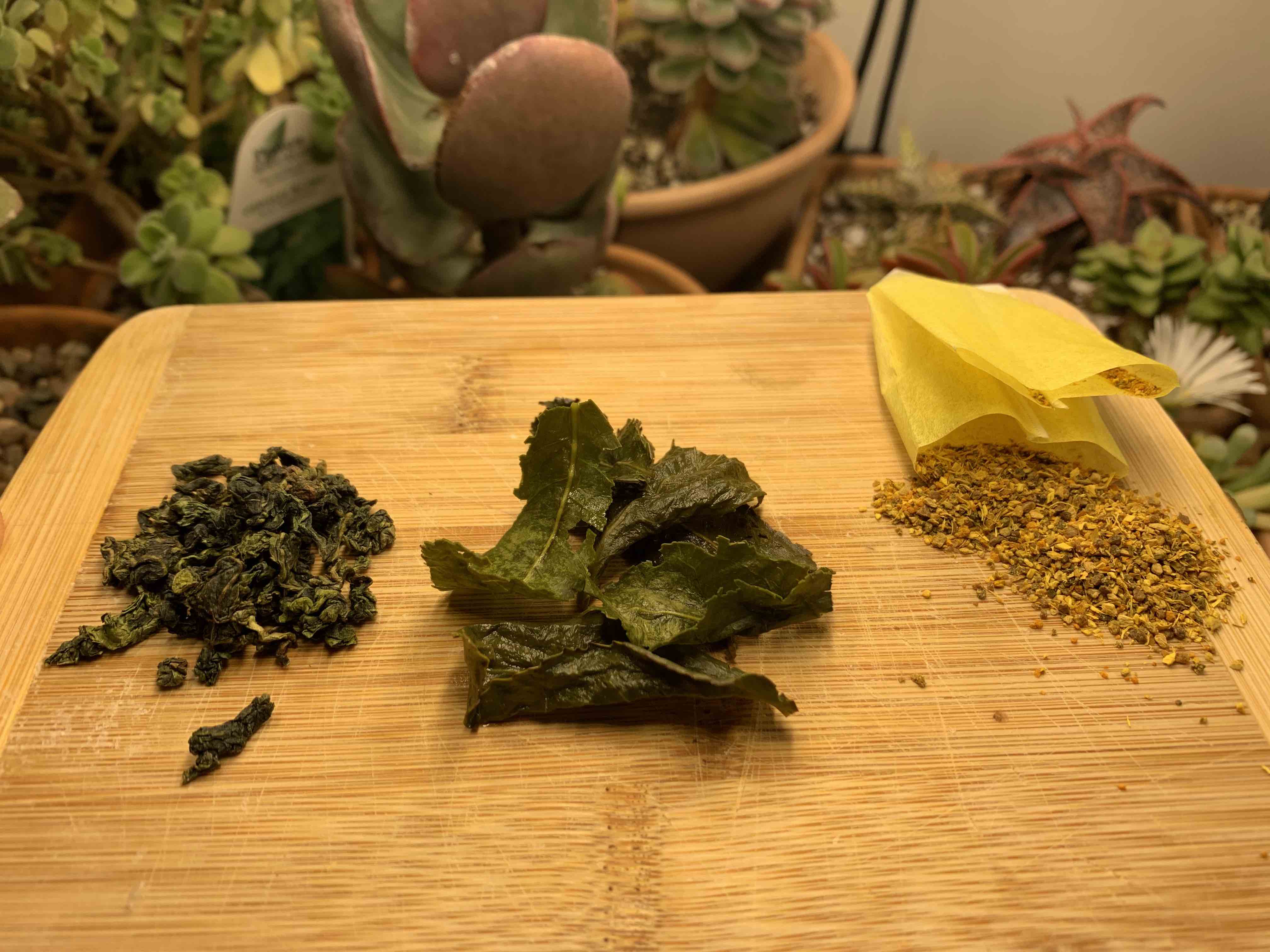 Looseleaf tea compared to the contents of a supermarket sachet